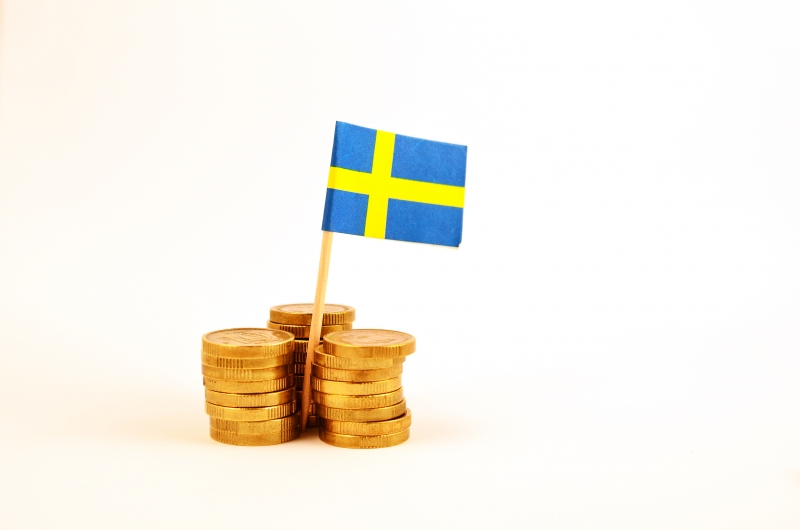 4490423-coin-piles-and-a-swedish-flag